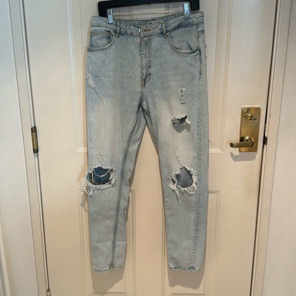ZARA JEANS USA 34 DISTRESSED